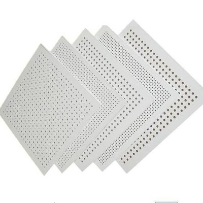 불규칙한 모양의 PVC/비닐 면적의 780kg/m3 밀도의 음향 깁스 천장판