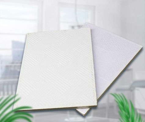 7mm-15mm 두께 900kg/m3 밀도 소음 PVC 지프스 서스펜딩 천장 타일