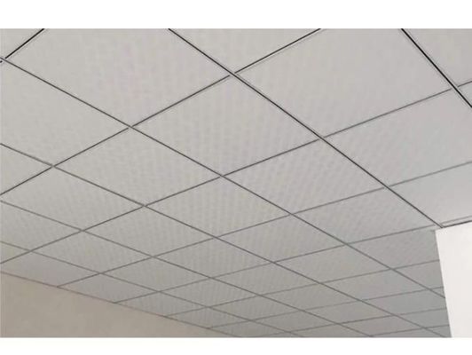 7mm-15mm 두께 900kg/m3 밀도 소음 PVC 지프스 서스펜딩 천장 타일