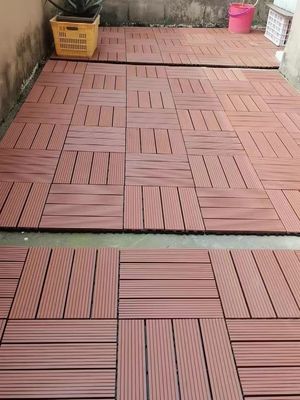 나무 곡물 패턴 WPC 실내 데킹 바닥 타일 합성 나무 플라스틱 복합